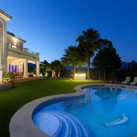 Villa De Lujo Cerca De Puerto Banus 11, Y Gimnasio - Es-175-39 Estepona